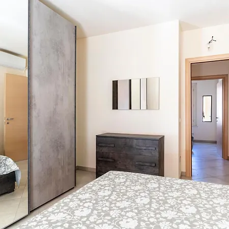 Daire Guesthost - Piccola Venezia Bright With Balcony! *