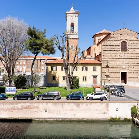Guesthost - Piccola Venezia Bright With Balcony! ليفورنو